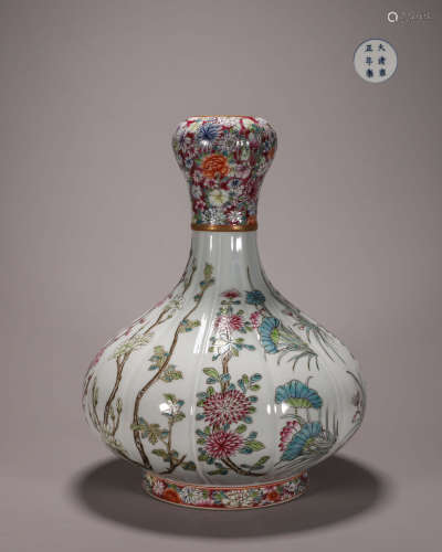 A famille rose flower porcelain vase