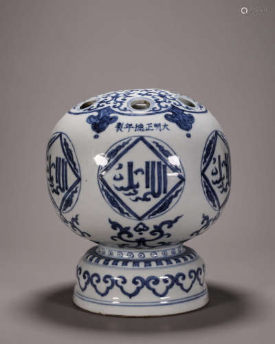 An inscribed blue and white flower porcelain incense burner
