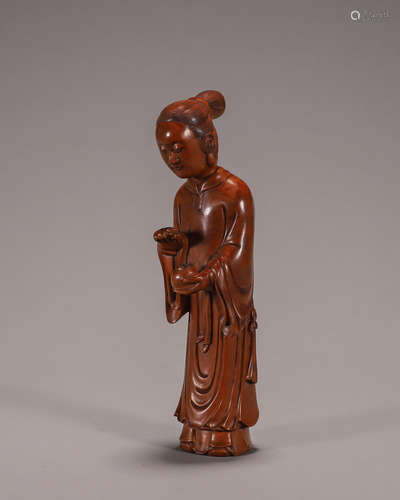 A boxwood female figurine