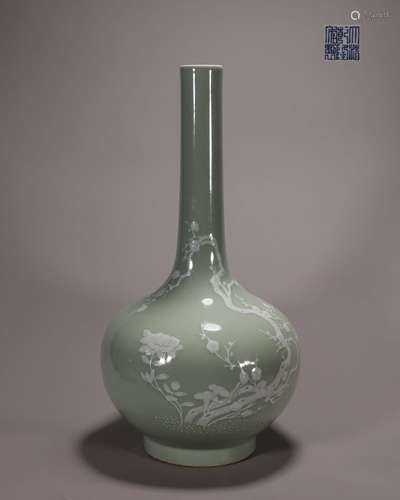 A celadon glazed white flower porcelain tianqiuping