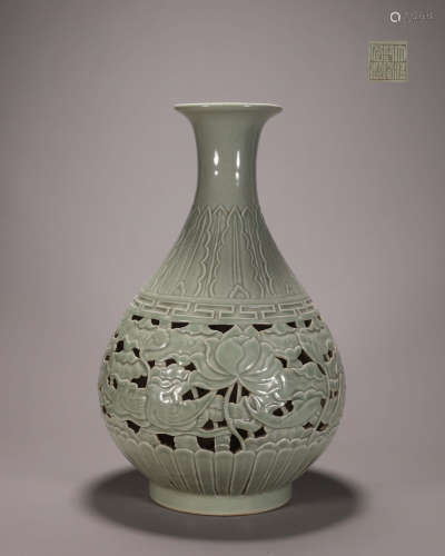 A hollowed out lotus celadon glazed porcelain yuhuchunping