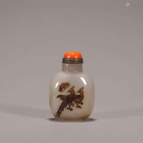 A phoenix bird patterned agate snuff bottle