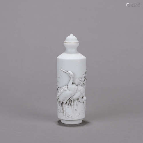 A crane carved porcelain snuff bottle
