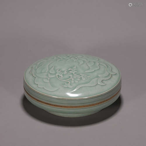 A Yue kiln glazed phoenix bird patterned porcelain box