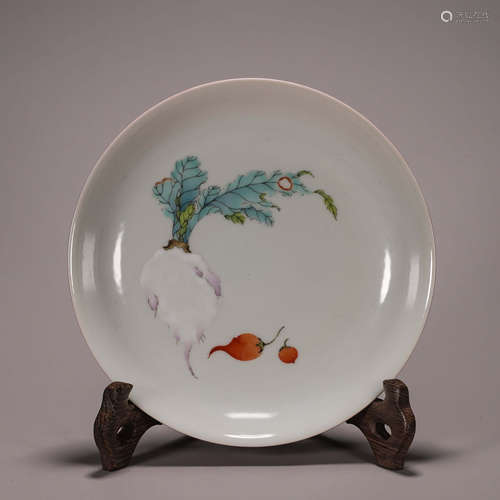 A famille rose radish porcelain plate