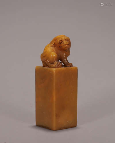 A tianhuang Shoushan soapstone beast seal