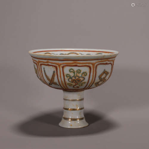 A tri-colored porcelain stem cup