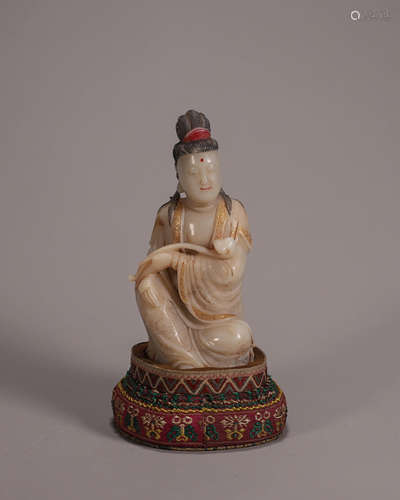 A Shoushan soapstone Guanyin statuette