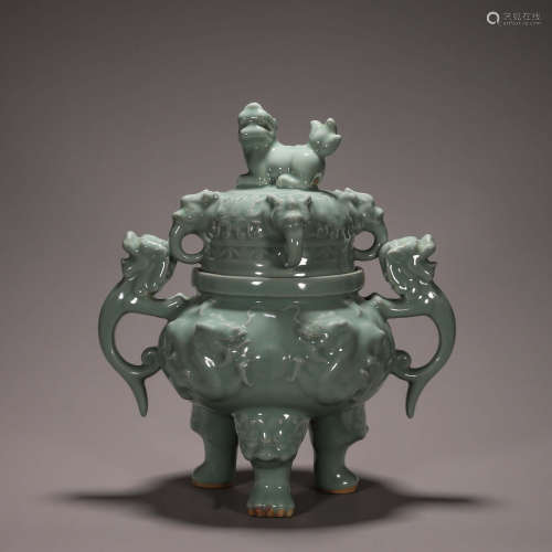 A Longquan kiln celadon porcelain dragon censer