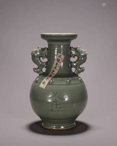 A Longquan kiln porcelain vase with fish-shaped ears