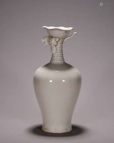 A Ding kiln porcelain phoenix head pot