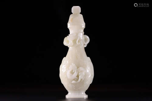 A dragon patterned Hetian jade vase