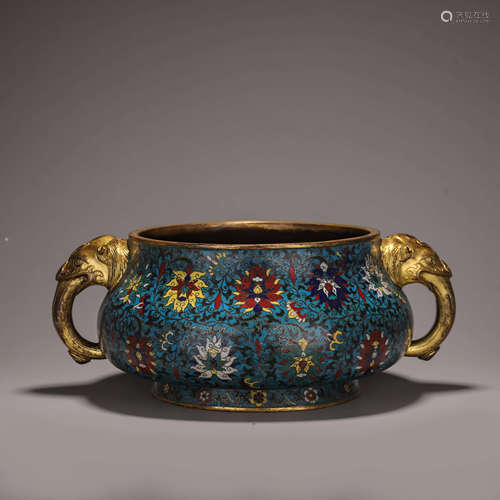 A flower patterned cloisonne censer with lion-shaped ears