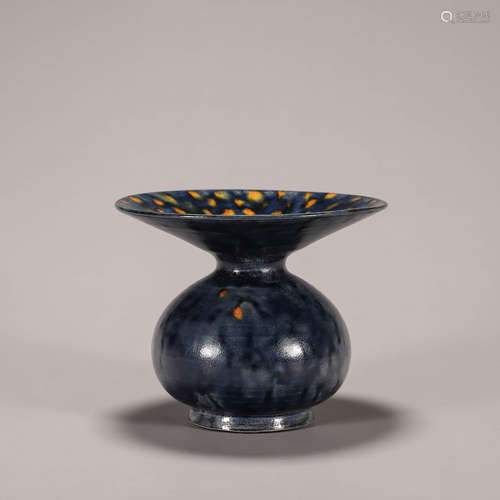 A Gongxian kiln blue glazed porcelain vase