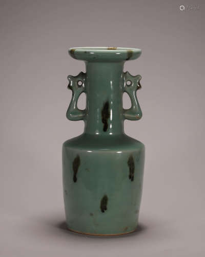 A Longquan kiln celadon porcelain vase