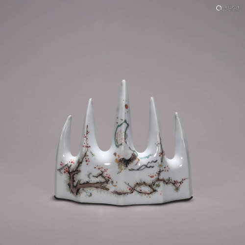 A famille rose porcelain brush stand