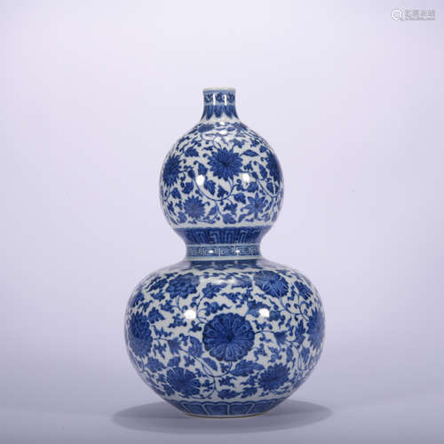 A blue and white 'floral' gourd-shaped vase