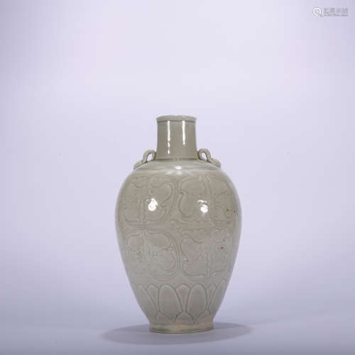 A Longquan kiln vase