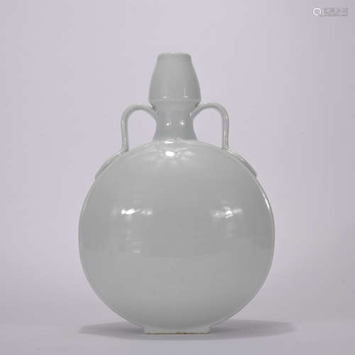 A white glazed moonflask