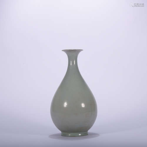 A Long quan kiln pear-shaped vase