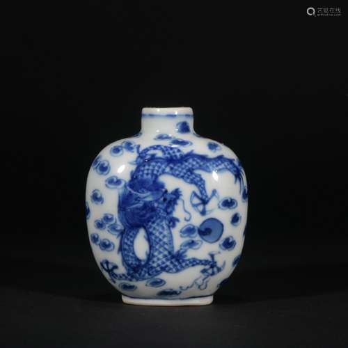 Chinese Blue-and-white Snuff Bottle