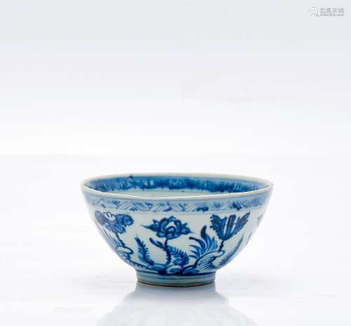 Bol en porcelaine peint et émaillé en bleu et blanc, Chine, ...