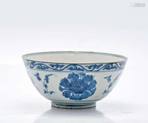 Grand bol en porcelaine peint et émaillé en bleu et blanc, p...