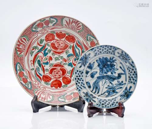 Deux assiettes en porcelaine "SWATOW", l'une e...