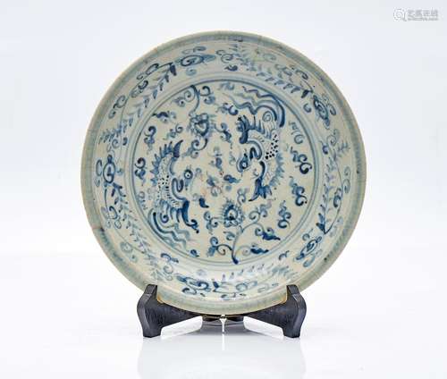 Plat en porcelaine peinte et émaillée bleu et blanc, décor i...