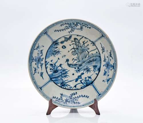 Assiette en porcelaine bleue et blanche de type "Swatow...