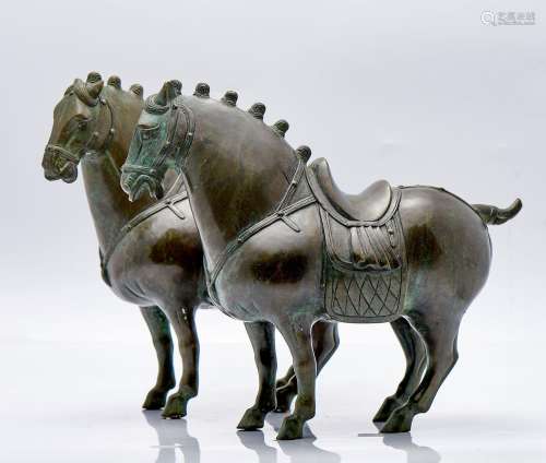 Paire de chevaux en bronze, Chine, 20e siècle