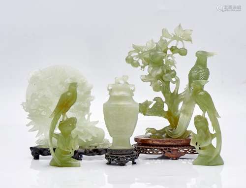 Dix sculptures en pierre verte, sujets divers, huit avec des...