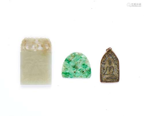 Lot composé de six objets, Pierre, jade et jadéite