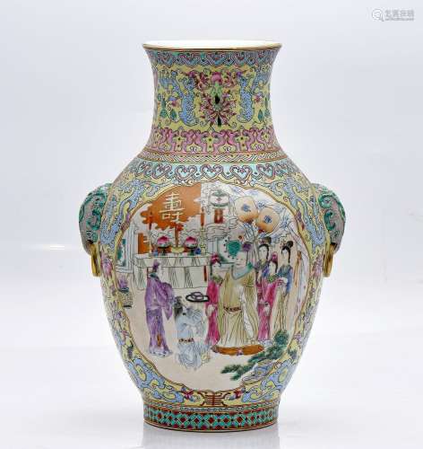 Vase balustre, Porcelaine à décor polychrome