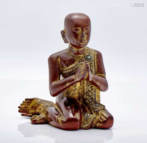 Sculpture de moine assis, Bois laqué, partiellement doré ave...