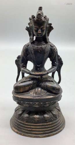 Sujet en bronze de patine noircie, représentant le bodhisatt...