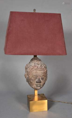 Surmoulage d'une tête de Bouddha, monté en lampe