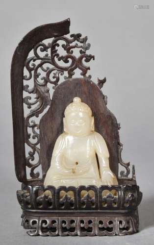 Petit sujet en jade céladon représentant le Bouddha assis en...