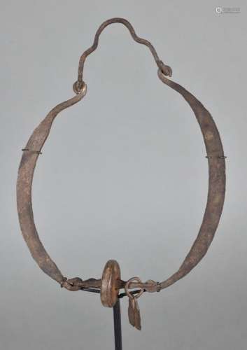 Collier de type Afrique
Métal, pierre
L