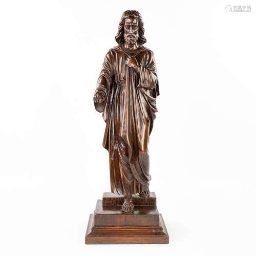 A sculptured statue of Jesus Christ, made of oak. (H:82cm)