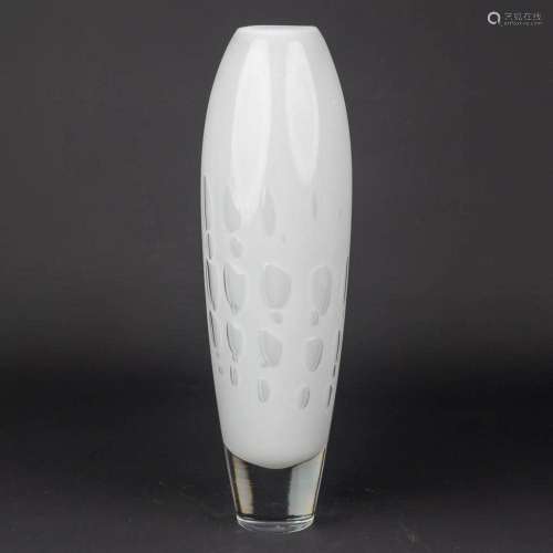 A vase made of glass and marked Villeroy & Boch. (H:32cm...