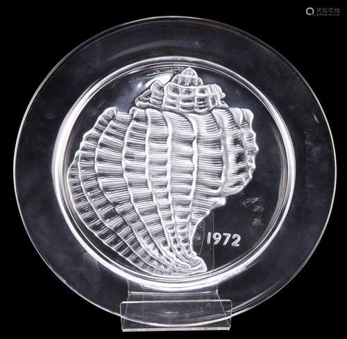 LALIQUE, A COMMEMORATIVE YEAR PLATE, 1972, SHELL DESIGN, cle...