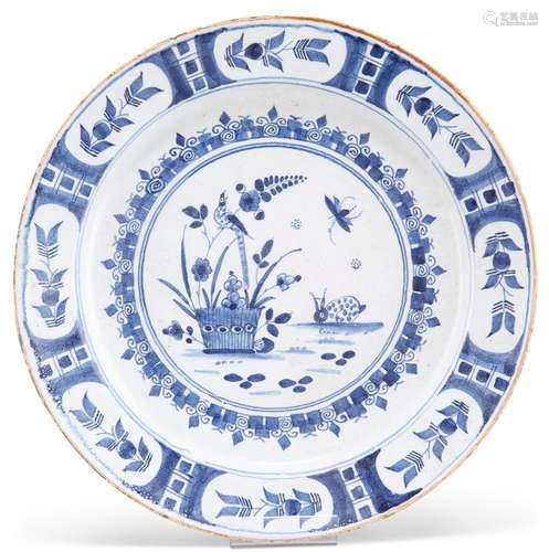 AN ENGLISH BLUE AND WHITE DELFT CHARGER, POSSIBLY BRISTOL, M...