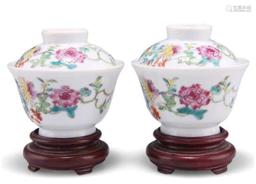 A PAIR OF CHINESE FAMILLE ROSE CUPS AND COVERS, probably 19t...