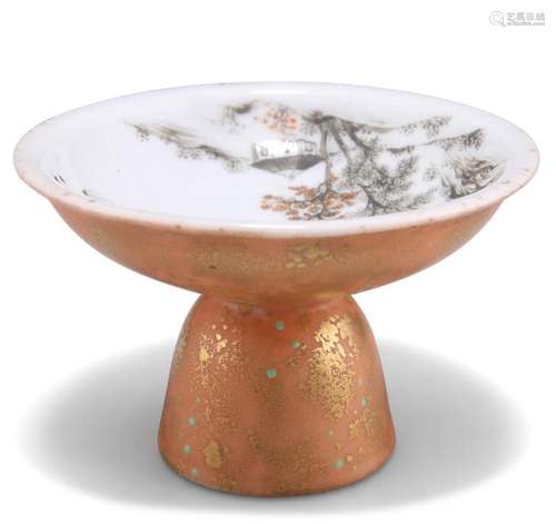 A CHINESE GRISAILLE CUP, the circular dished top decorated w...