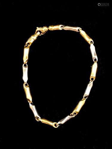 Bracelet en or deux tons 18K (750°/00) composé de maillons o...