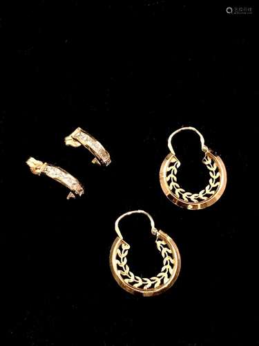 Deux paires de boucles d’oreilles en or jaune 18K (750°/00) ...