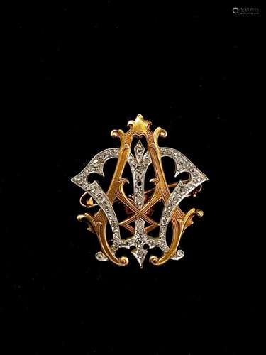 Broche compas en or jaune 18K (950°/00), monogrammée "A...