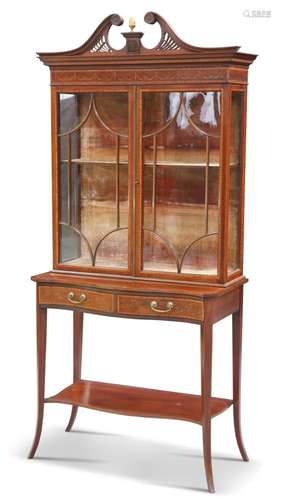 A FINE SHERATON REVIVAL INLAID MAHOGANY VITRINE, CIRCA 1900,...