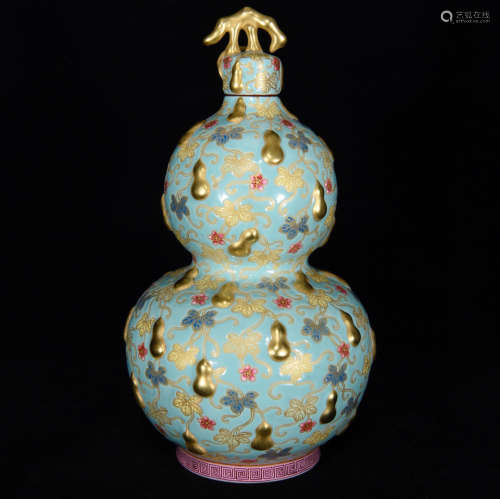 清 乾隆珐琅彩浮雕鎏金葫芦纹葫芦瓶